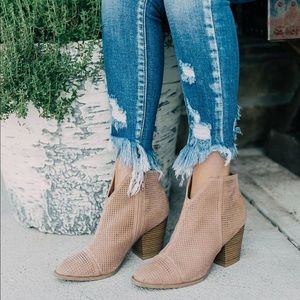 NWT cut out perforated booties.